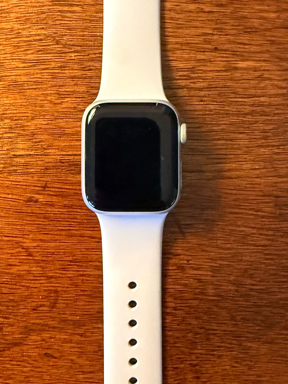 Apple Watch SE (2nd generation) with White Sport Band